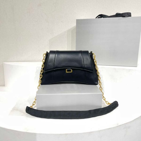 2022 r ladies bags new chain oil wax leather hourglass bag adjustable shoulder straps luxury handbag
2022 r ladies bags new chain oil wax leather hourglass bag adjustable shoulder straps luxury handbag