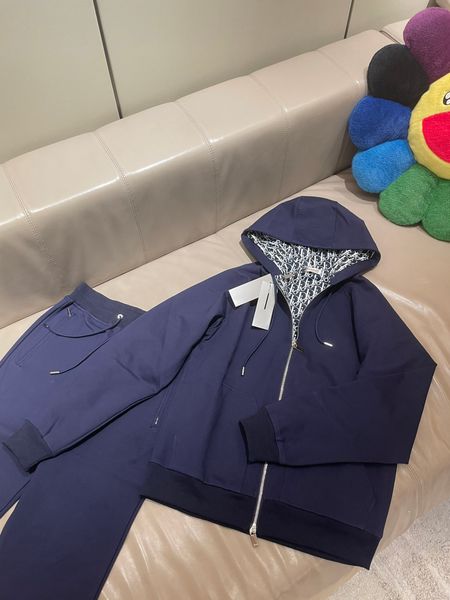 autumn and winter 2022 new luxury quality tracksuit fashion splicing material design smooth and comfortable zipper hooded handsome mens leis, Gray
autumn and winter 2022 new luxury quality tracksuit fashion splicing material design smooth and comfortable zipper hooded handsome mens leis, Gray
