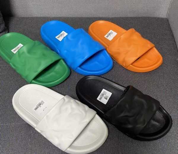 women comfort sandals letter embossing flat slide rubber outsole non-slip slipper designer black embossed rubber waterfront slippers
women comfort sandals letter embossing flat slide rubber outsole non-slip slipper designer black embossed rubber waterfront slippers