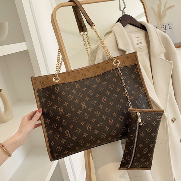 wholesale ladies leather shoulder bags horizontal large-capacity fashion tote bag elegant atmosphere plaid handbag street trend plug-in coin
wholesale ladies leather shoulder bags horizontal large-capacity fashion tote bag elegant atmosphere plaid handbag street trend plug-in coin