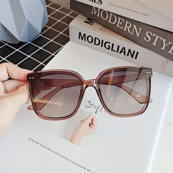 sun glass eyewear 2022 new sunglasses women's black box large face thin men's sunglasses uv protection with cases, White;black
sun glass eyewear 2022 new sunglasses women's black box large face thin men's sunglasses uv protection with cases, White;black