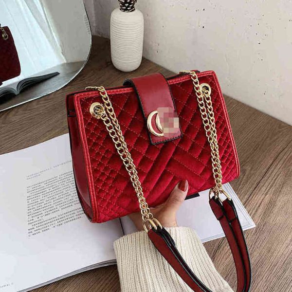 european and american design fashion bags velvet female versatile ins super fire underarm lingge chain single
european and american design fashion bags velvet female versatile ins super fire underarm lingge chain single