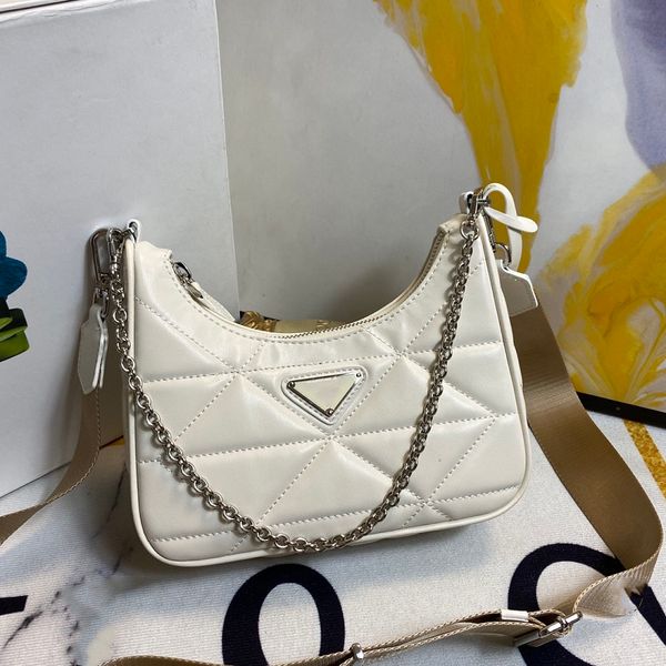 ladies handbag designer purse chain strap luxury messenger bag inner compartment leather fashion classic size 22-17-6.5cm, Red;black
ladies handbag designer purse chain strap luxury messenger bag inner compartment leather fashion classic size 22-17-6.5cm, Red;black