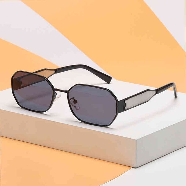 fashion sun glass women wholale 2022 sunglass women ce small frame custom, White;black
fashion sun glass women wholale 2022 sunglass women ce small frame custom, White;black