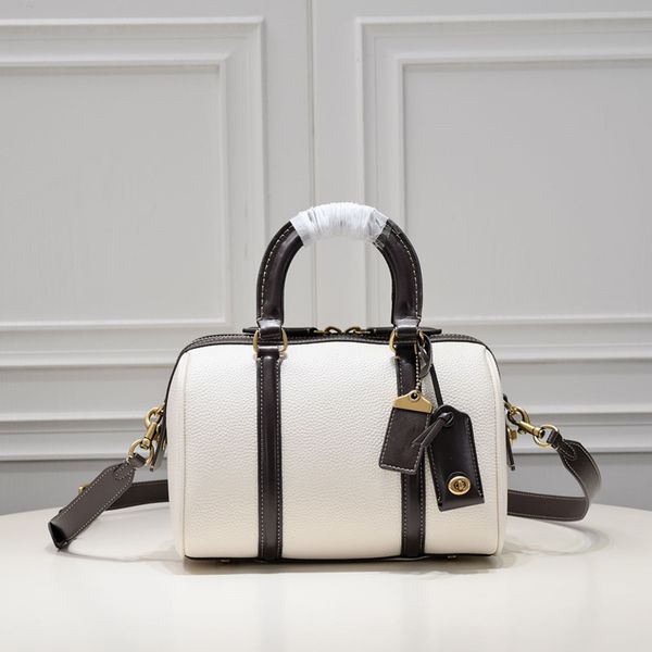 women's simple matching color medium size bag fashion design shoulderbag cell phone bag fine workmanship suitable for all occasions 
women's simple matching color medium size bag fashion design shoulderbag cell phone bag fine workmanship suitable for all occasions