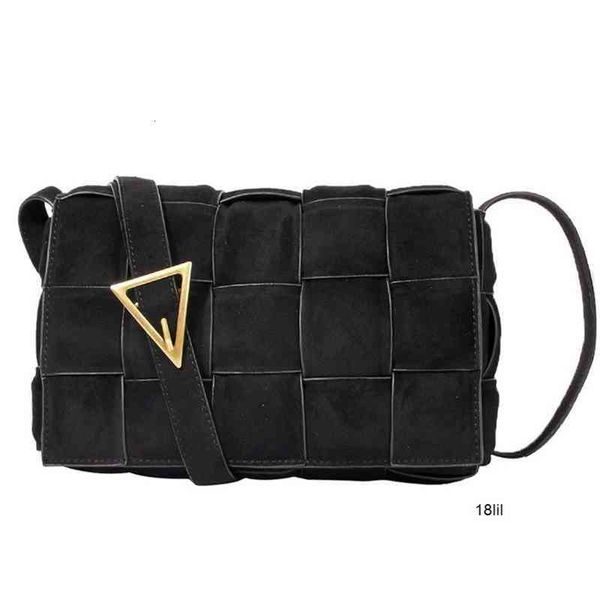 designer e bottegas venetasss woven handbags pillow messenger versatile autumn winter womens temperament cloud foreign style large capacity
designer e bottegas venetasss woven handbags pillow messenger versatile autumn winter womens temperament cloud foreign style large capacity