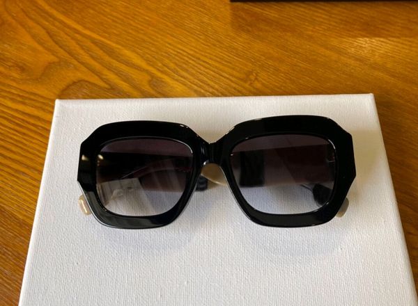 square sunglasses vintage check full rim black grey shaded glasses women fashion multicolor sun shades with box, White;black
square sunglasses vintage check full rim black grey shaded glasses women fashion multicolor sun shades with box, White;black