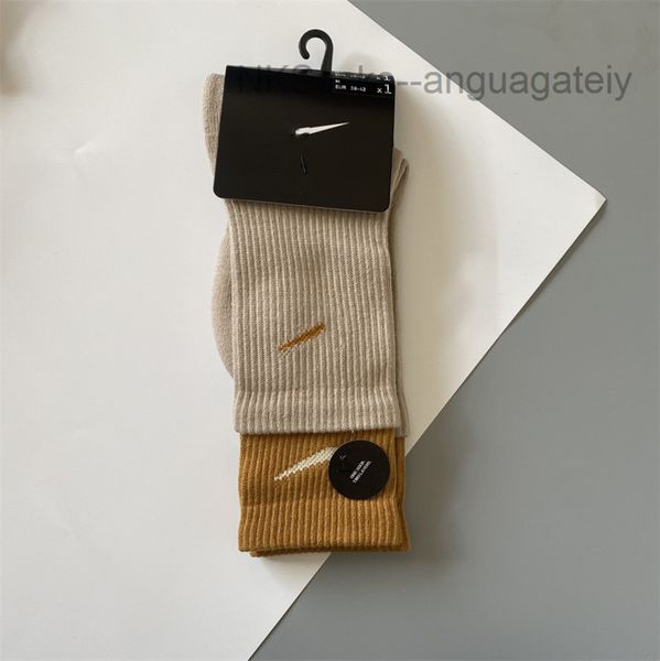 classic fashion men socks hook brand color stitched men's women's long tube sports training sock street couple middle tubes luxury, Black
classic fashion men socks hook brand color stitched men's women's long tube sports training sock street couple middle tubes luxury, Black