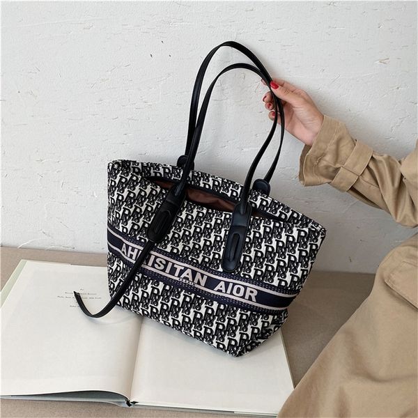 big new in large capacity single shoulder printed shopping portable tote women's bag trend 90% off wholesale online, Blue;pink
big new in large capacity single shoulder printed shopping portable tote women's bag trend 90% off wholesale online, Blue;pink