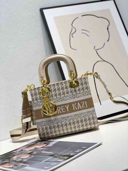 new fashion trend luxury brand designer ladies bags wholesale single shoulder bag women's high-end feeling large capacity
new fashion trend luxury brand designer ladies bags wholesale single shoulder bag women's high-end feeling large capacity