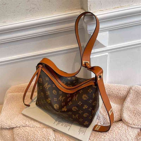 2022 factory wholesale bag women spring solid color lock method one shoulder armpit leisure commuter messenger women's bag uj2z
2022 factory wholesale bag women spring solid color lock method one shoulder armpit leisure commuter messenger women's bag uj2z