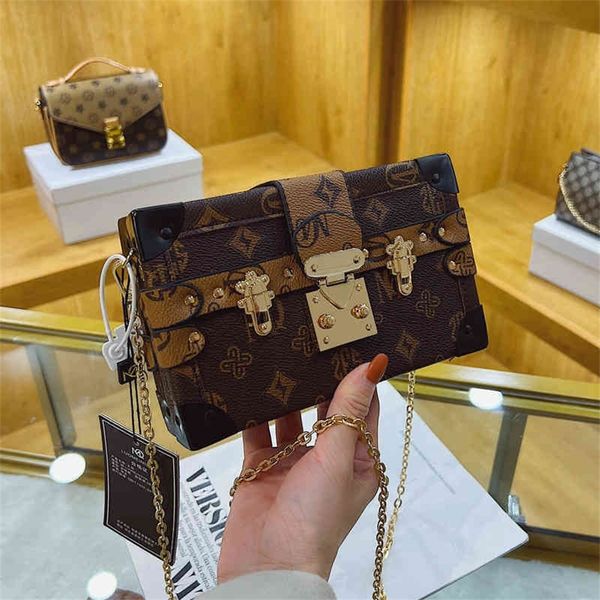 90% off to shop online ziwen's same box rivet single shoulder bag personalized lock net red small square bag
90% off to shop online ziwen's same box rivet single shoulder bag personalized lock net red small square bag