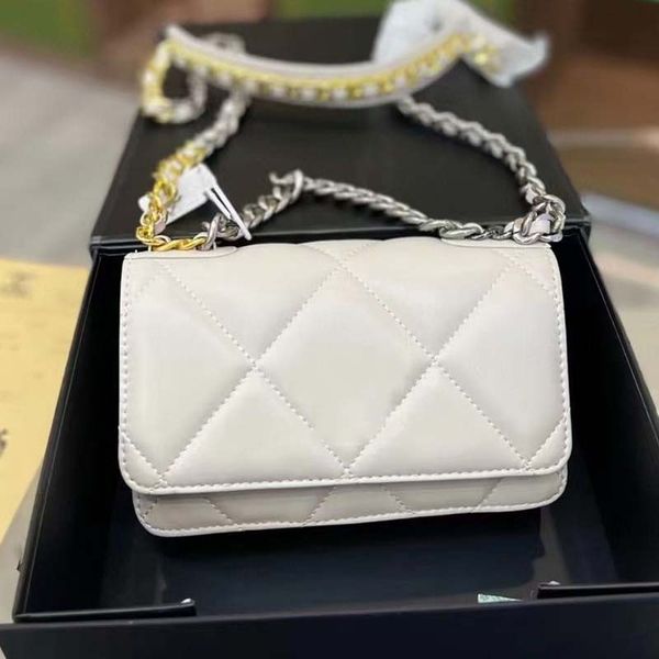 2022 new casual leather classic chain bag retro cowhide diamond small fragrant wind slung bag for women 02
2022 new casual leather classic chain bag retro cowhide diamond small fragrant wind slung bag for women 02