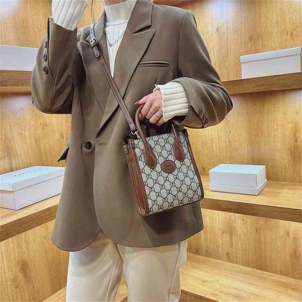 letter printed handbag women's new style small square versatile one shoulder messenger bags
letter printed handbag women's new style small square versatile one shoulder messenger bags