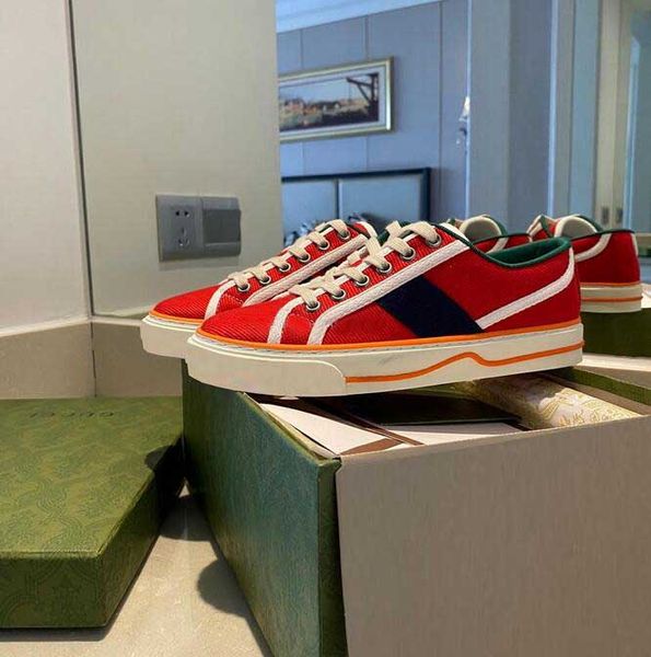 italian famous brand casual shoes stripe white leather ace series stripe embroidered snake tiger and red green black coach walking sneakers
italian famous brand casual shoes stripe white leather ace series stripe embroidered snake tiger and red green black coach walking sneakers