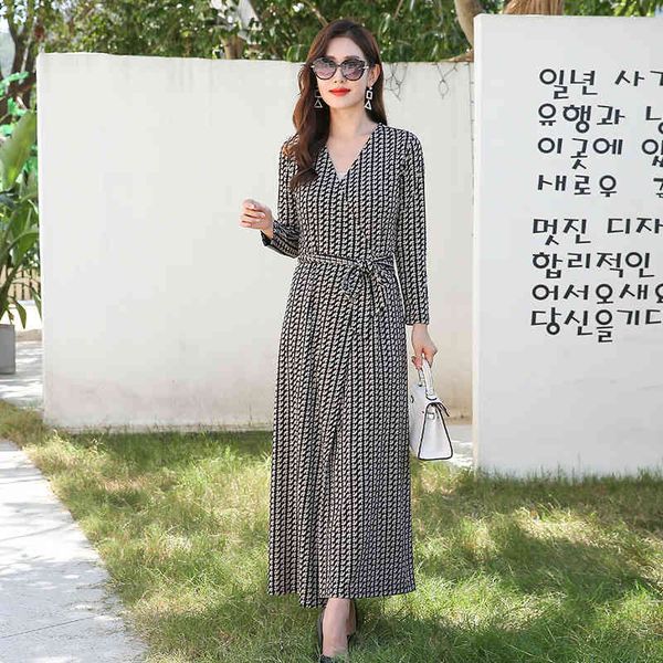 casual dresses spring and autumn wrap skirt v-neck little swan print temperament slim woman dress, Black;gray
casual dresses spring and autumn wrap skirt v-neck little swan print temperament slim woman dress, Black;gray