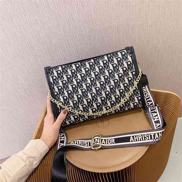 ins super fire chain underarm women's bag trend one shoulder foreign style small square messenger bag factory store online
ins super fire chain underarm women's bag trend one shoulder foreign style small square messenger bag factory store online