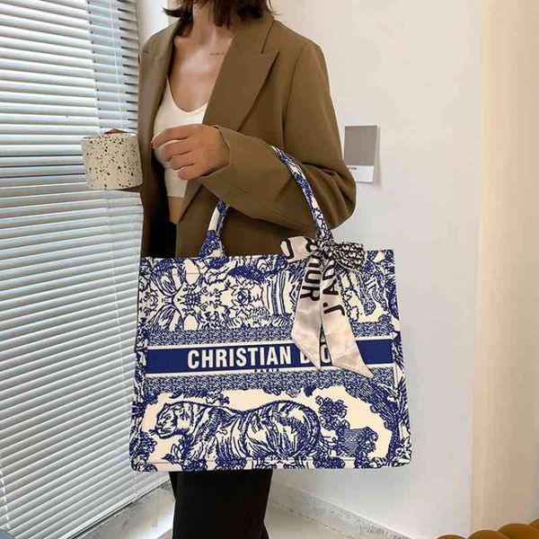 new fashion trend luxury brand designer bag wholesale large capacity women's hand-held shopping 2022 and summer canvas high sense atmos
new fashion trend luxury brand designer bag wholesale large capacity women's hand-held shopping 2022 and summer canvas high sense atmos