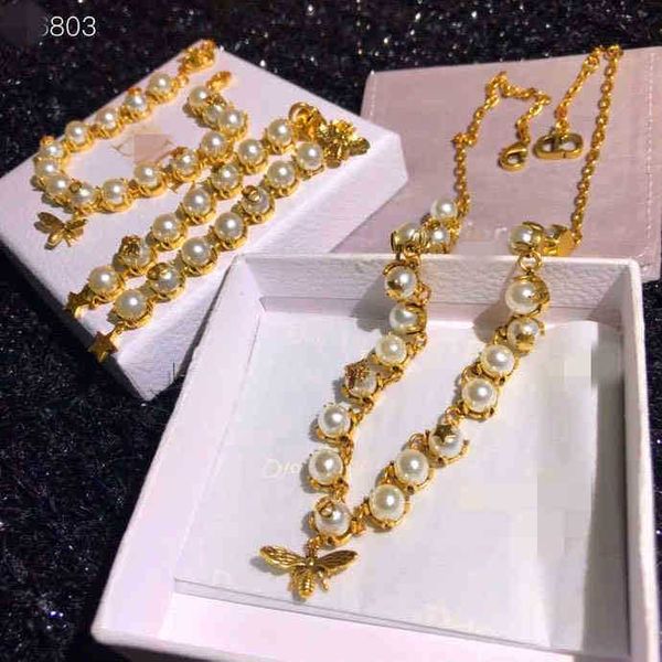 70% off 2021 classic bee pearl necklace bracelet earring set silver needle anti allergy, Golden;silver
70% off 2021 classic bee pearl necklace bracelet earring set silver needle anti allergy, Golden;silver