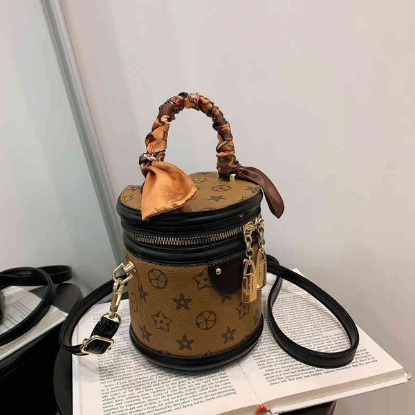 2022 factory wholesale new bag women's early spring design french small crowd cylinder bag foreign style korean fashion personality
2022 factory wholesale new bag women's early spring design french small crowd cylinder bag foreign style korean fashion personality