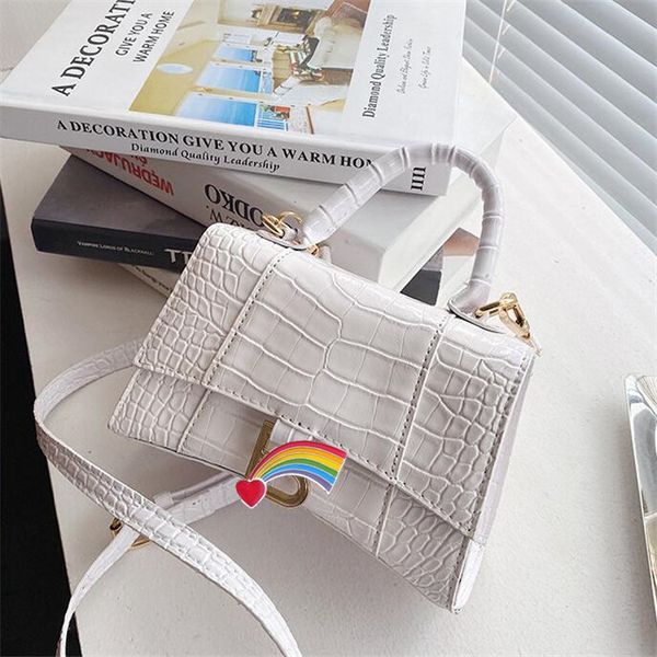 2022 new luxury designer hourglass bag handbags ladies casual personality one-shoulder messenger bag black crocodile pattern small square ba
2022 new luxury designer hourglass bag handbags ladies casual personality one-shoulder messenger bag black crocodile pattern small square ba