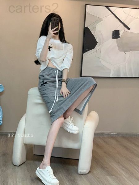 two piece dress designer 22 spring and summer new cross skin standard long sleeve t-shirt + casual elastic waist drawstring skirt simple two, White
two piece dress designer 22 spring and summer new cross skin standard long sleeve t-shirt + casual elastic waist drawstring skirt simple two, White