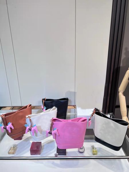 happy_buy_bag 2022 fashion clutch bags luxurys designers handbag handbags out of print bucket mini pochette bag s004
happy_buy_bag 2022 fashion clutch bags luxurys designers handbag handbags out of print bucket mini pochette bag s004