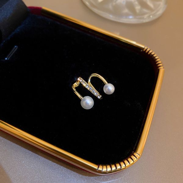 real gold electroplated earrings pearl zircon non-piercing ear clip single korean fashion design graceful eardrop, Golden
real gold electroplated earrings pearl zircon non-piercing ear clip single korean fashion design graceful eardrop, Golden