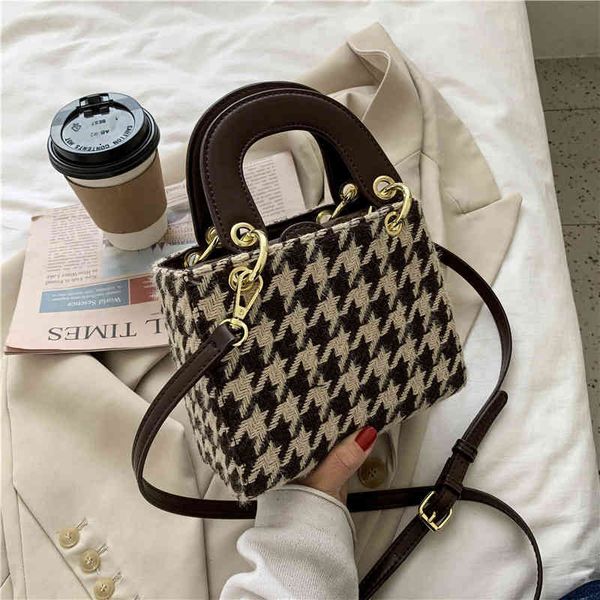 popular women's small 2022 new fashion versatile ins single shoulder messenger bag net red portable princess bag luxury designer
popular women's small 2022 new fashion versatile ins single shoulder messenger bag net red portable princess bag luxury designer