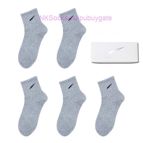 fashion classic men's socks gift box stockings hook brand black white gray medium tube sports cotton sweat absorbing sock men women lux
fashion classic men's socks gift box stockings hook brand black white gray medium tube sports cotton sweat absorbing sock men women lux