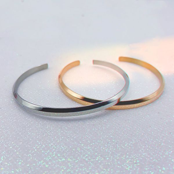 fashion bracelet female couple steel rose gold shaped non fading ended simple male and lettering, Golden;silver
fashion bracelet female couple steel rose gold shaped non fading ended simple male and lettering, Golden;silver