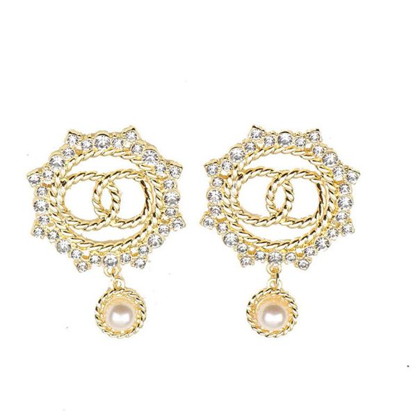 fashion womens earrings ear stud women designer brand letter crystal pearl elegance temperament simple ladies wedding party jewelry accessor, Golden;silver
fashion womens earrings ear stud women designer brand letter crystal pearl elegance temperament simple ladies wedding party jewelry accessor, Golden;silver
