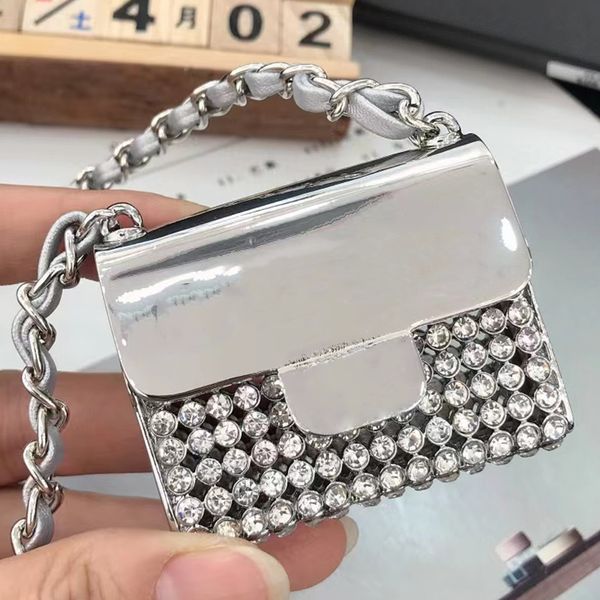 design mini bags shiny leather diamonds letters ladies new braided chain fashion versatile diagonal one shoulder jewelry cosmetic pouch
design mini bags shiny leather diamonds letters ladies new braided chain fashion versatile diagonal one shoulder jewelry cosmetic pouch