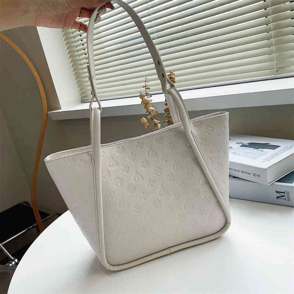 fashion summer leisure fresh fashion single shoulder portable tote large bag
fashion summer leisure fresh fashion single shoulder portable tote large bag
