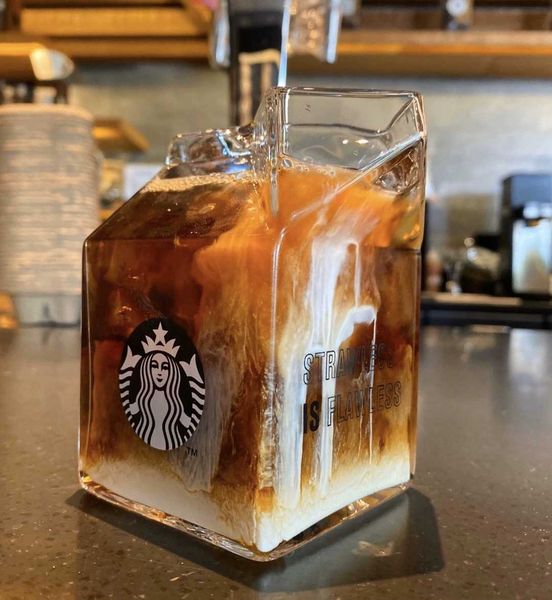 2020 starbucks environmental protection season milk box shape cold extraction glass simple transparent creative coffee cup
2020 starbucks environmental protection season milk box shape cold extraction glass simple transparent creative coffee cup