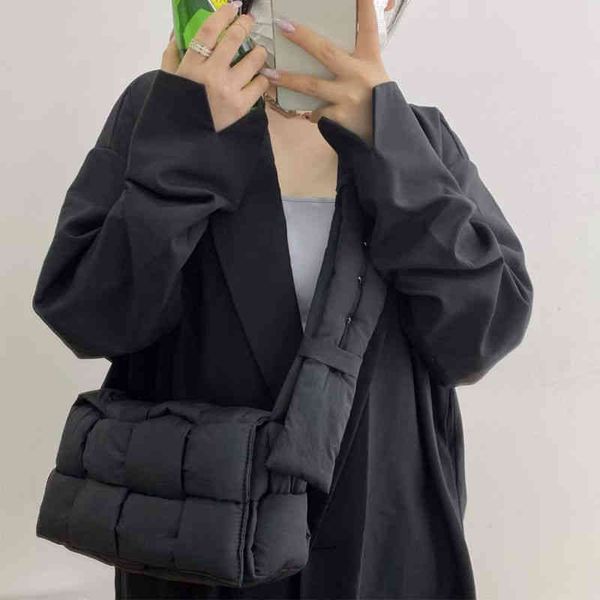 red bvbag woven small down messenger book same sponge pillow 2021 autumn and winter new women's shoulder fashion
red bvbag woven small down messenger book same sponge pillow 2021 autumn and winter new women's shoulder fashion