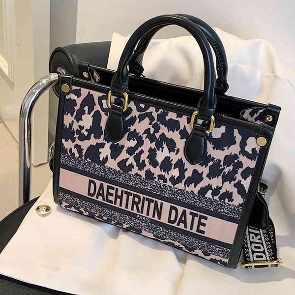 bags versatile small bag female 2022 summer new popular portable tote commuter single shoulder messenger
bags versatile small bag female 2022 summer new popular portable tote commuter single shoulder messenger