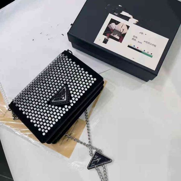 outlet handbags 2022 spring and summer new mini versatile diamond flash lady chain messenger bag mouth envelope
outlet handbags 2022 spring and summer new mini versatile diamond flash lady chain messenger bag mouth envelope