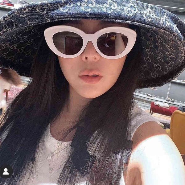 sunglsses luo yiji's fshion thik frme t's eye moonke str sunglsses l, White;black
sunglsses luo yiji's fshion thik frme t's eye moonke str sunglsses l, White;black