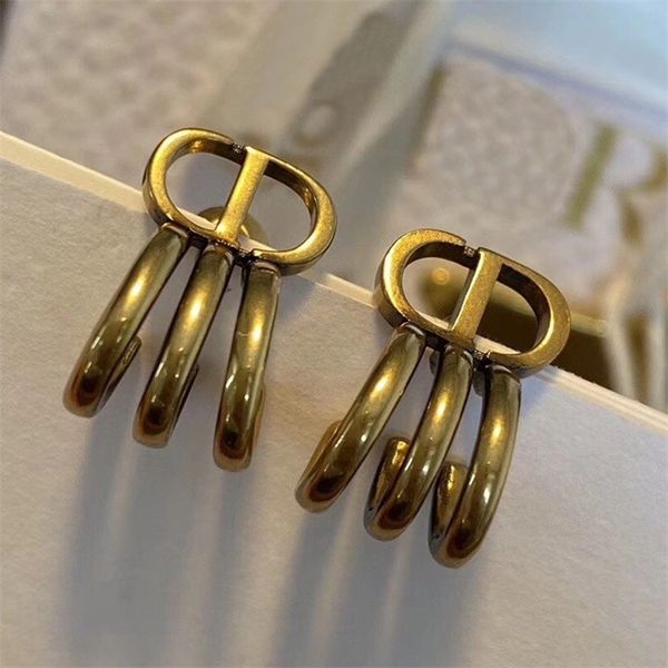 80% off clearance high-end version letter three claw earrings women's light luxury fashion earrings, Golden
80% off clearance high-end version letter three claw earrings women's light luxury fashion earrings, Golden