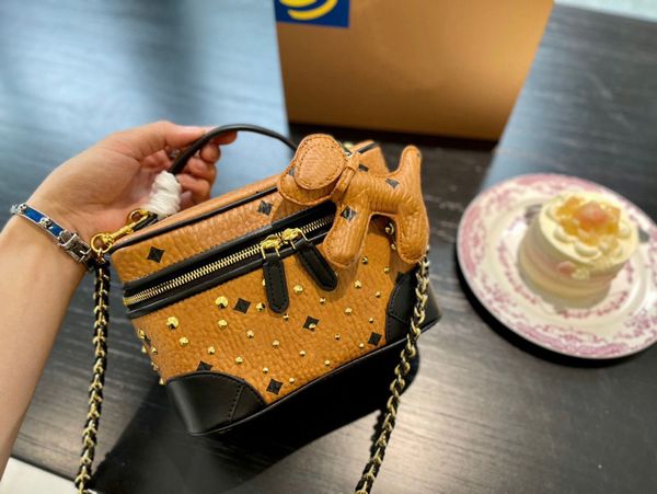 ladies fashion casual designe luxury vanity pm cosmetic bag crossbody shoulder bags tote messenger bag cowhide rivet handbag purse pouch pen
ladies fashion casual designe luxury vanity pm cosmetic bag crossbody shoulder bags tote messenger bag cowhide rivet handbag purse pouch pen