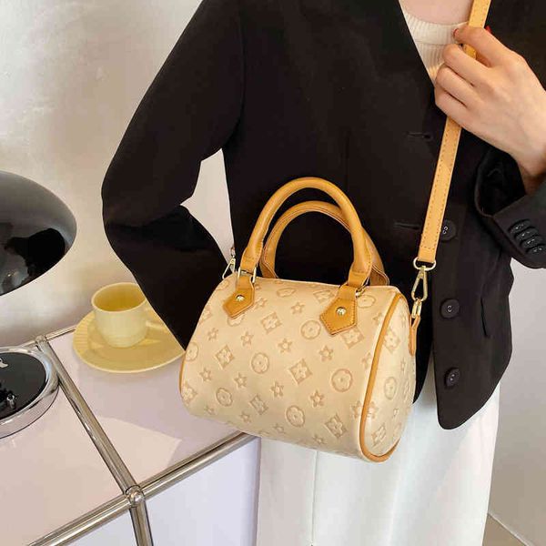 2022 factory wholesale new advanced feeling women's summer new fashion boston pillow bag single shoulder messenger portable net red ver
2022 factory wholesale new advanced feeling women's summer new fashion boston pillow bag single shoulder messenger portable net red ver
