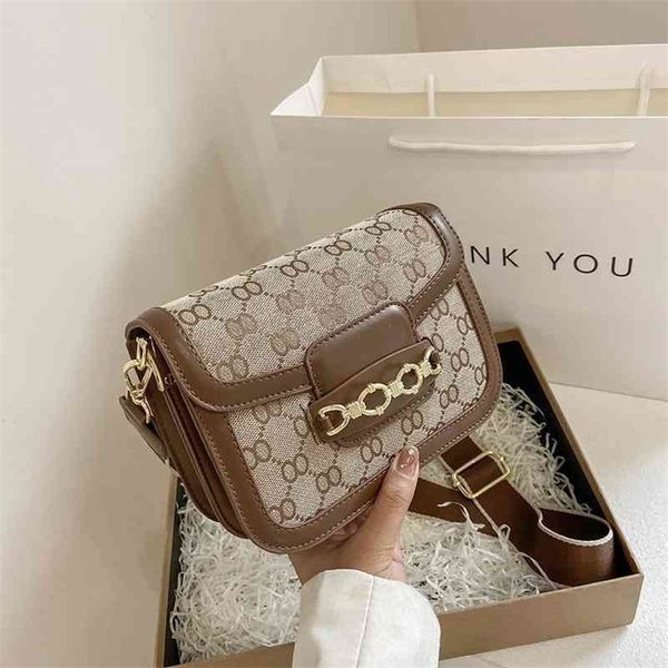 handbag female saddle cross small square red texture embroidery clasp single shoulder handbags on clearance sale
handbag female saddle cross small square red texture embroidery clasp single shoulder handbags on clearance sale