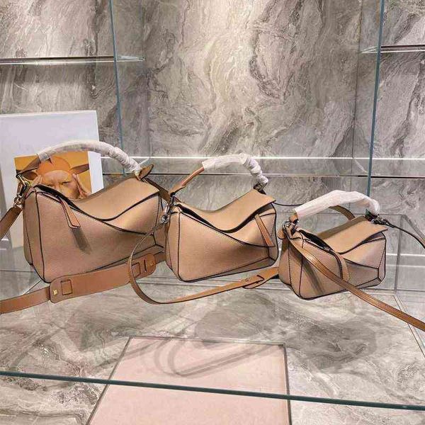 luo family bag women's early leather star geometric portable splicing color matching single shoulder diagonal
luo family bag women's early leather star geometric portable splicing color matching single shoulder diagonal