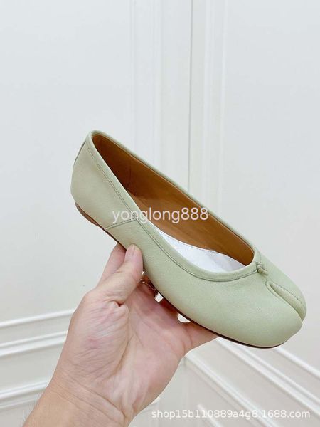 dress shoes product the same style of shallow mouth leisure cover foot flat bottom lazy brand classic leather pig's hoof split toe sing, Black
dress shoes product the same style of shallow mouth leisure cover foot flat bottom lazy brand classic leather pig's hoof split toe sing, Black
