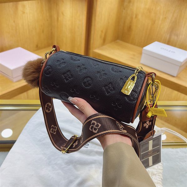 family women's bag 2022 new versatile bucket single shoulder messenger cylinder designer crossbody bags for woman
family women's bag 2022 new versatile bucket single shoulder messenger cylinder designer crossbody bags for woman