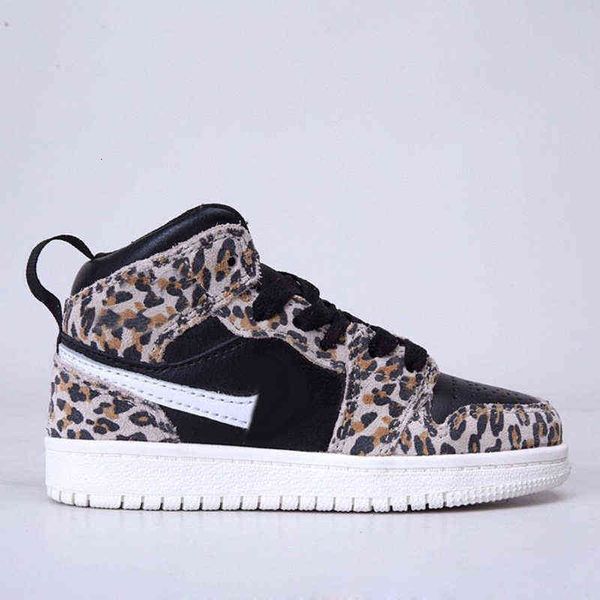 2023 uality baby kids high basketball sneakers children designer bag athletic shoes big boys sports girls training dunks size 24-35, Black
2023 uality baby kids high basketball sneakers children designer bag athletic shoes big boys sports girls training dunks size 24-35, Black