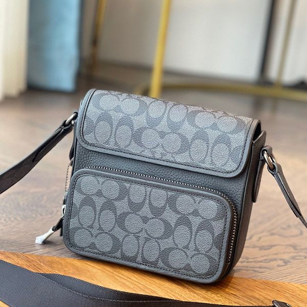 designer bags 2022 new men's sullivan postman classic flower double-layer leisure single shoulder messenger camera
designer bags 2022 new men's sullivan postman classic flower double-layer leisure single shoulder messenger camera