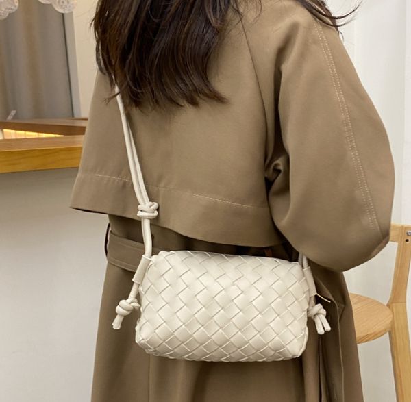 woven small square bag new all-matching shoulder bag fashion luxury brand design minimalist messenger bag
woven small square bag new all-matching shoulder bag fashion luxury brand design minimalist messenger bag