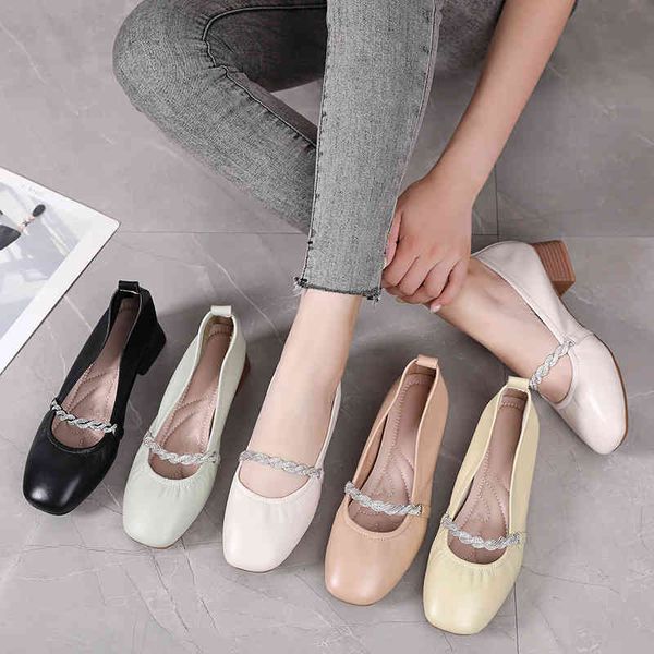 dress shoes thick heel single shoes women's middle leather shallow mouth soft bottom surface summer large grandma 17cc, Black
dress shoes thick heel single shoes women's middle leather shallow mouth soft bottom surface summer large grandma 17cc, Black